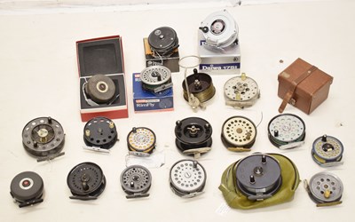 Lot 333 - A collection of fishing reels