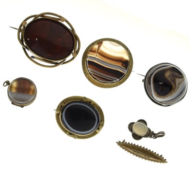 Lot 73 - Group of Victorian banded agate jewellery, etc