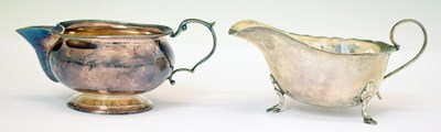 Lot 191 - George V silver sauce boat and milk jug