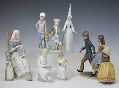 Lot 486 - Lladro - Group of porcelain figures
