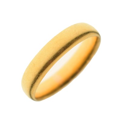 Lot 65 - 22ct gold wedding band
