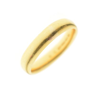 Lot 66 - 22ct gold wedding band