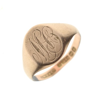Lot 67 - 9ct rose gold signet ring