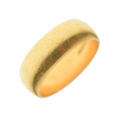 Lot 63 - 18ct gold wedding band