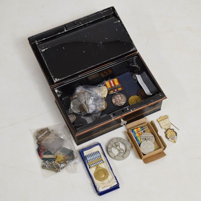Lot 372 - Mixed collection of medals and related items