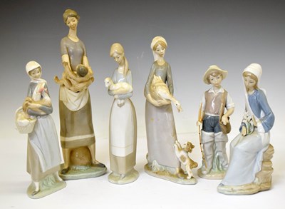 Lot 475 - Lladro – Six figures, to include ‘Motherhood’ (4575), etc