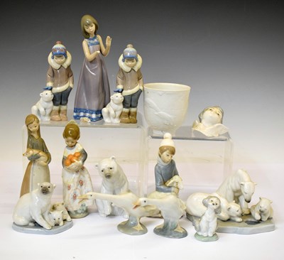 Lot 483 - Lladro – Fourteen figures, etc