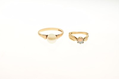 Lot 21 - Two 9ct gold rings