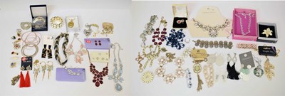 Lot 156 - Quantity of costume and fashion jewellery