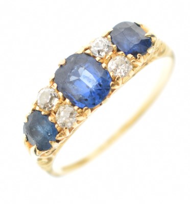 Lot 20 - Edwardian sapphire and diamond 18ct gold boat head ring
