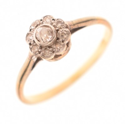 Lot 7 - Diamond daisy cluster ring