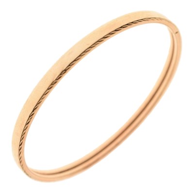 Lot 115 - 9ct gold oval bangle
