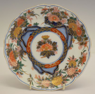 Lot 493 - Antique Imari pattern porcelain saucer with Chinese pseudo Chenghua mark