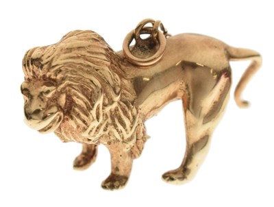 Lot 81 - 9ct gold lion charm