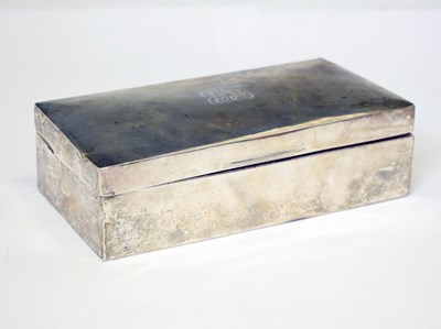 Lot 273 - George V silver table box with monogrammed cover