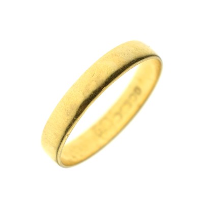 Lot 99 - 22ct gold wedding band