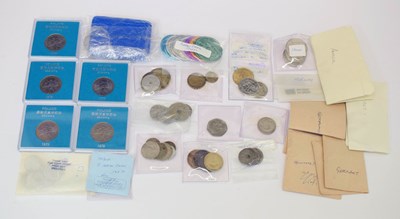Lot 48 - Quantity of world coins and tokens
