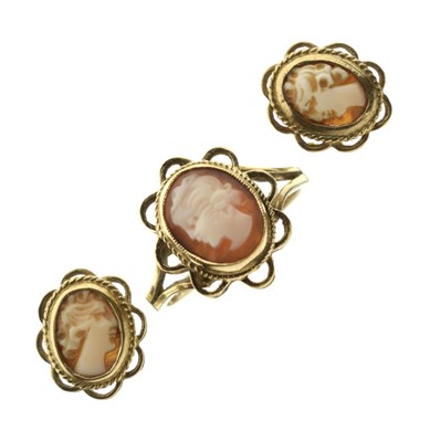 Lot 94 - 9ct gold cameo ring and earrings (2)