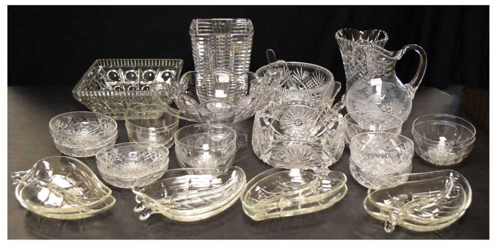 Lot 668 - Assorted cut glass