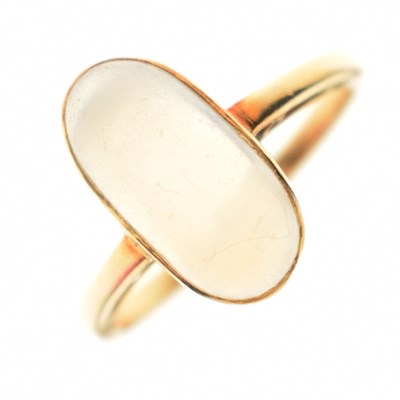 Lot 43 - Yellow metal moonstone set ring, stamped '18ct'