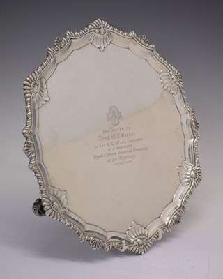 Lot 186 - Edward VII silver shaped circular salver with gadroon and shell border