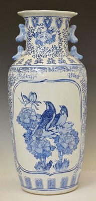 Lot 516 - Large reproduction Chinese blue and white vase