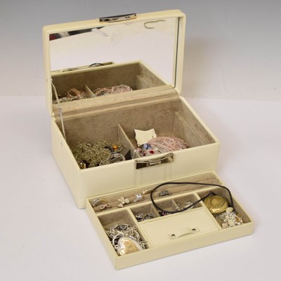 Lot 197 - Jewellery box of costume jewellery