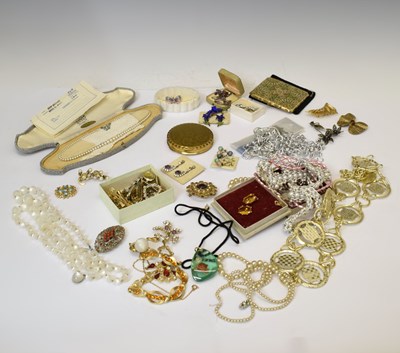 Lot 211 - Group of vintage and later costume jewellery