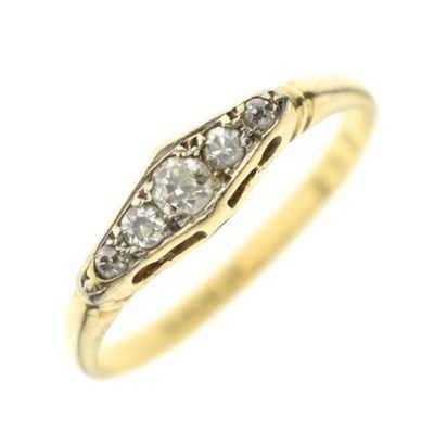 Lot 58 - Edwardian diamond five-stone yellow metal ring