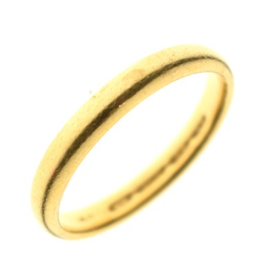 Lot 109 - 22ct gold wedding band