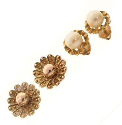 Lot 176 - Pair of cultured pearl stud earrings, etc