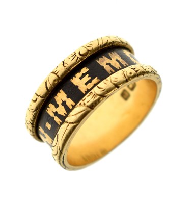Lot 98 - Edwardian 18ct gold mourning ring