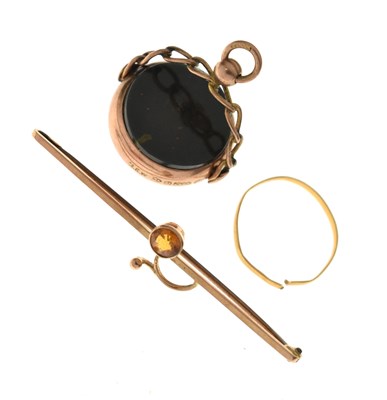 Lot 193 - Edwardian bloodstone and carnelian 9ct rose gold swivel fob, 22ct gold wedding ring, etc
