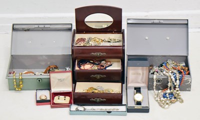 Lot 200 - Collection of costume jewellery to include early 20th century silver brooches, etc