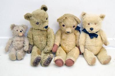 Lot 461 - Early 20th century golden mohair teddy bear etc
