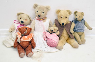 Lot 462 - Collection of six vintage teddy bears