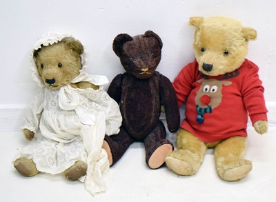 Lot 463 - Three vintage teddy bears