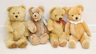Lot 464 - Mixed group of vintage and later teddy bears