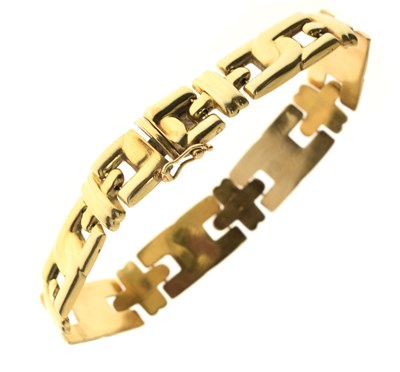 Lot 154 - Fancy link yellow metal bracelet stamped 14