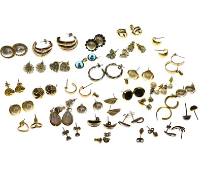 Lot 177 - Collection of earrings
