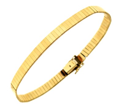Lot 165 - 9ct gold flexible panel link bracelet
