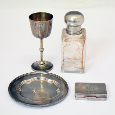 Lot 276 - Victorian cased silver travelling communion set