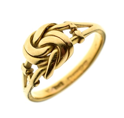 Lot 113 - George V 22ct gold knot ring