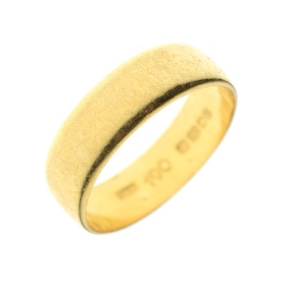 Lot 50 - Elizabeth II 22ct gold wedding band