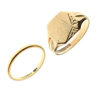 Lot 115 - 9ct gold signet ring and a 22ct gold wedding band