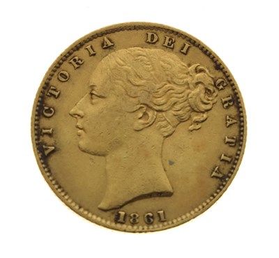 Lot 23 - Queen Victoria gold shield back sovereign, 1861