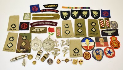 Lot 440 - Collection of British military cloth and metal patches / badges