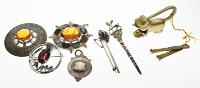 Lot 189 - Quantity of Scottish-style jewellery
