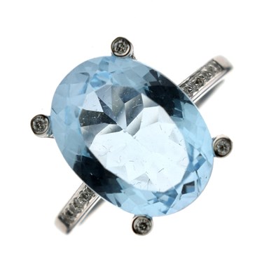 Lot 16 - Blue topaz and diamond white metal ring