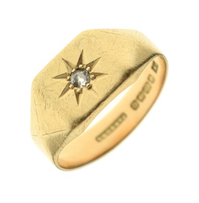 Lot 106 - 18ct gold diamond signet ring